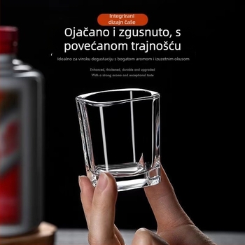 Set od 6 staklenih čaši za liker s modernim minimalističkim dizajnom, ispisano logo, zapreminu 1–100 ml