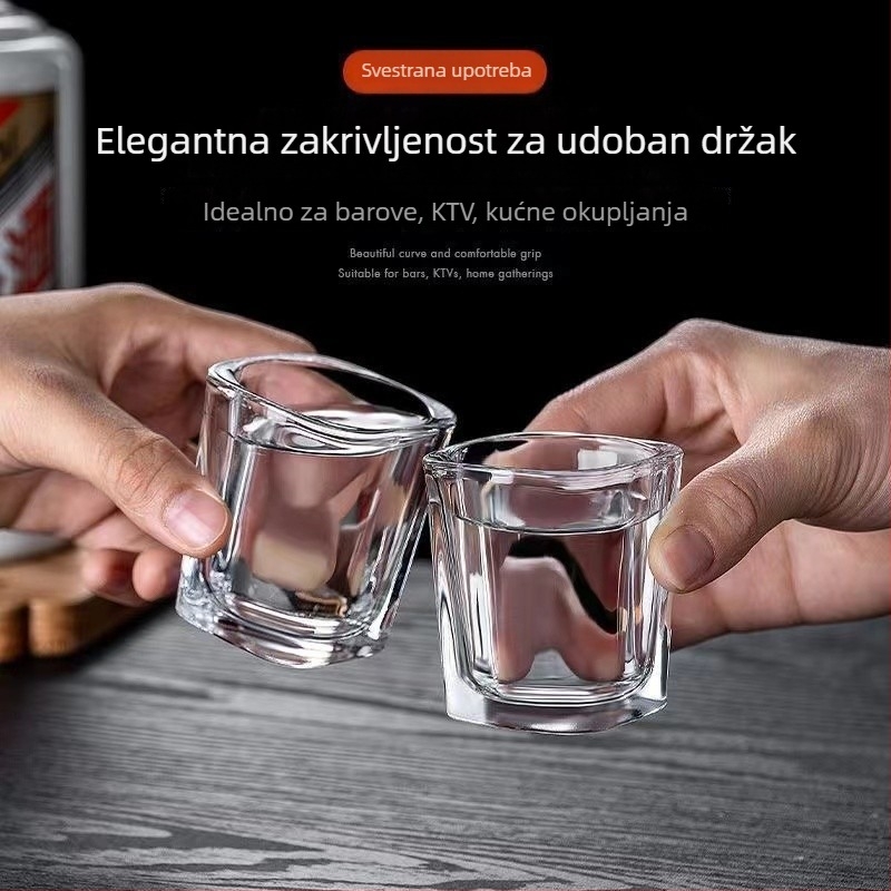 Set od 6 staklenih čaši za liker s modernim minimalističkim dizajnom, ispisano logo, zapreminu 1–100 ml