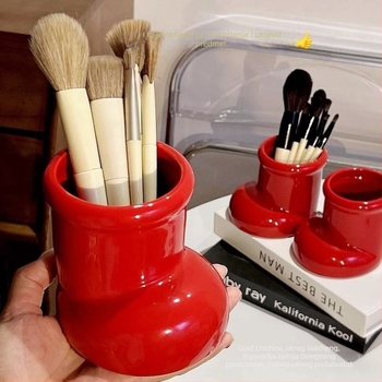 Držač olovke u obliku čizme - plastični, kružni oblik, moguć otisak logotipa (Brend: otter; Broj proizvoda: YJ-1020454359; Model: Other; Materijal: plastika; Oblik: kružni)