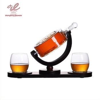 Okretni stakleni dekantor za vino s držačem čaša – 4-dijelni moderni vinski set (bočica vina, držač čaša, čaša)