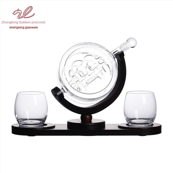 Okretni stakleni dekantor za vino s držačem čaša – 4-dijelni moderni vinski set (bočica vina, držač čaša, čaša)