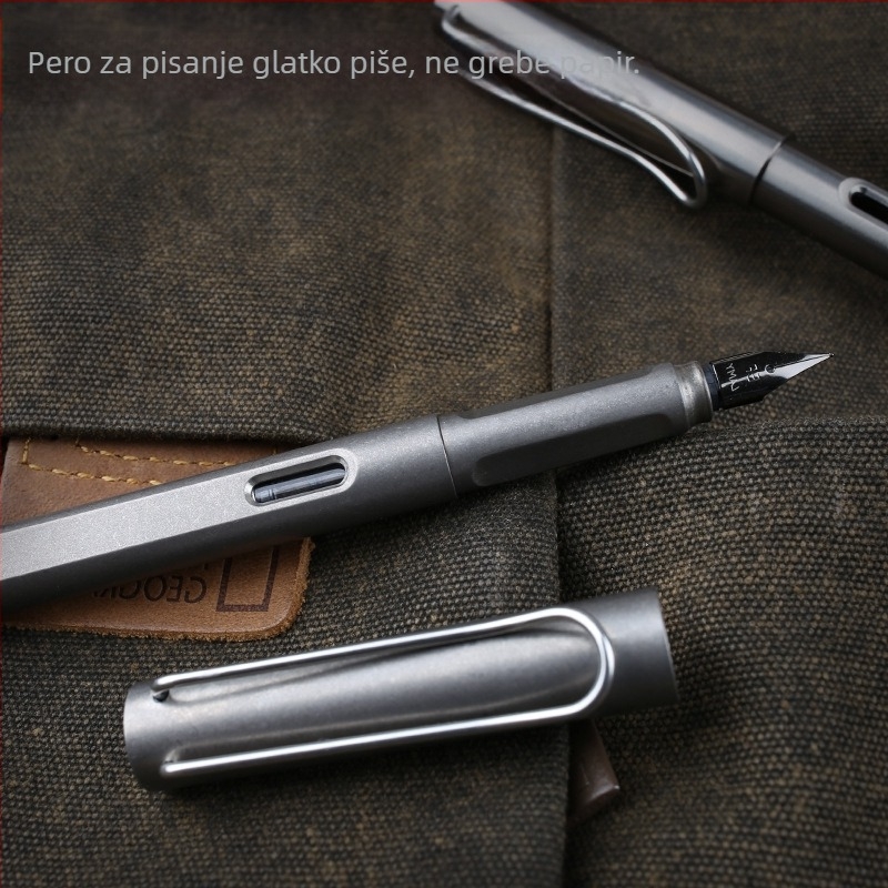 T7 fontana olovka od titanijevog legura s mogućim graviranjem, logotip opcionalan, pakirano u pernicu
