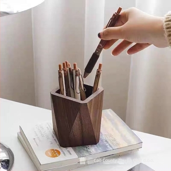 Držač olovaka od orahovog drveta, kvadratni, bez poklopca, moderni minimalistički stil; kapacitet 10; ispis logotipa moguć