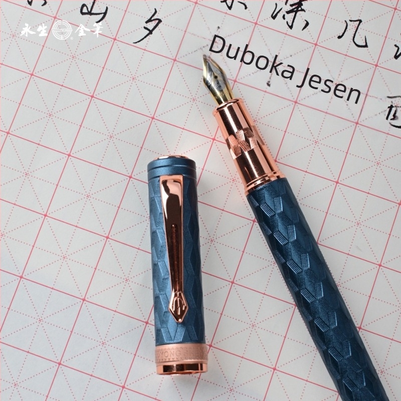 Nalivno pero 9717 – metalno kućište, iridijski vrh, rotirajući sustav dopune tinte (Model: 9717; Kućište: metal; Vrh: iridij; Dopuna tinte: rotirajući)