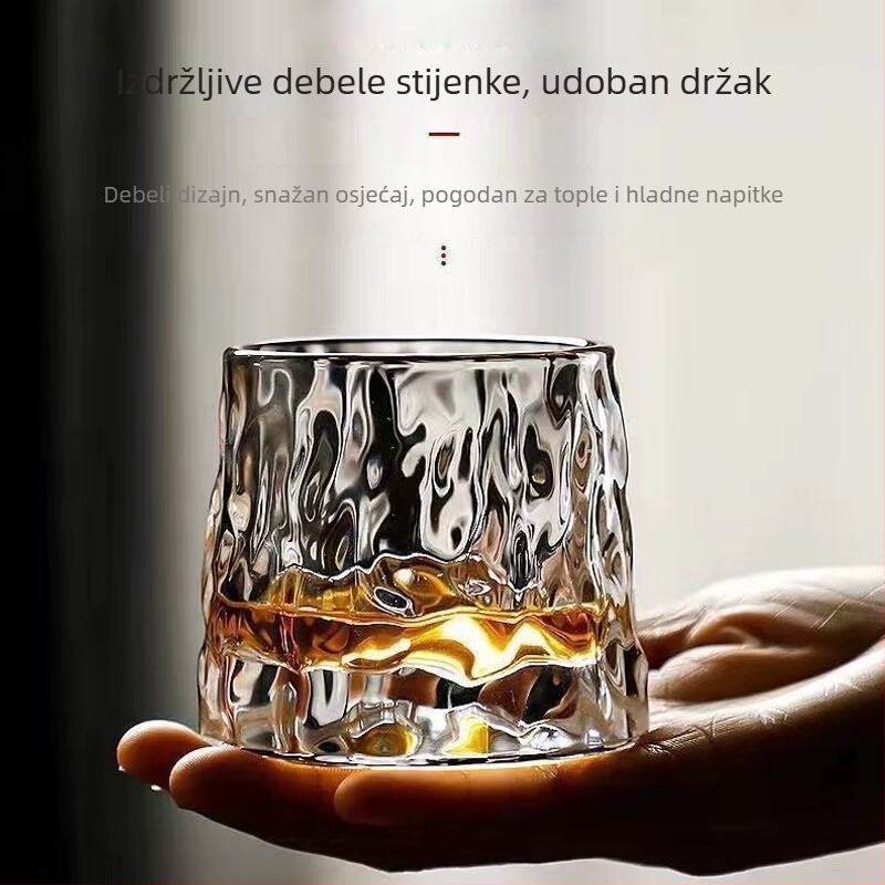Whiskey čaša s rotirajućim anti-prolijevajući mehanizmom, površina s čekićem teksturom i prugastim dizajnom, minimalistički stil, kapacitet 101–200 ml