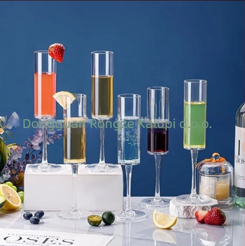 Plastična čaša za šampanjac, prozirna, moderan minimalistički stil, kapacitet 101–200 ml, mogućnost tiska logotipa