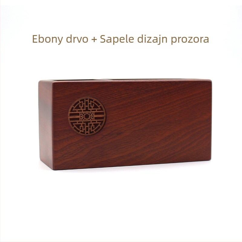 Drvenikvadratni držač olovaka s graviranjem i tiskom logotipa, pogodan kao dar za završnu maturu i poslovni dar.