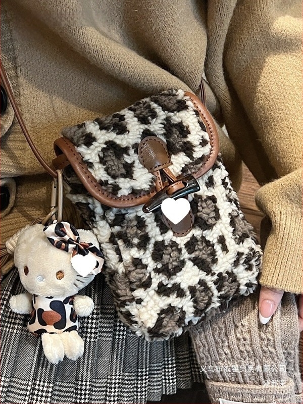 Moderna ženska torbica za telefon u korejskom stilu s leopard printom, pliš materijal, crossbody s blok boja za svakodnevno nošenje.