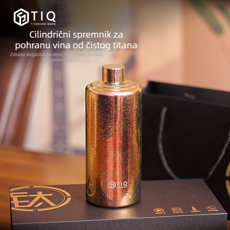 Titanijska bočica za vino – velika kapaciteta, cilindričnog oblika, zatvorena, prenosiva za vanjsku i kućnu upotrebu