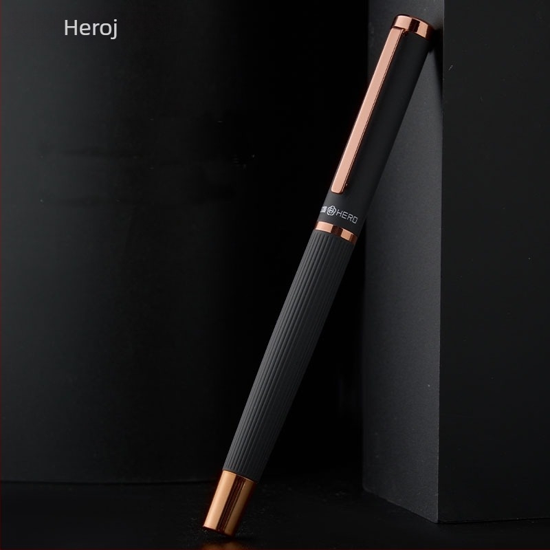 Hero nalivpero, metalno kućište, 0,38 mm iridijeva vrh, sustav guranja i povlačenja tinte, poklon kutija