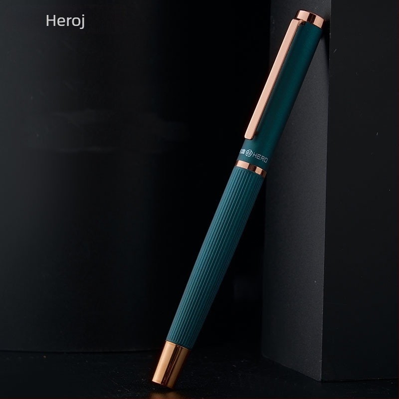 Hero nalivpero, metalno kućište, 0,38 mm iridijeva vrh, sustav guranja i povlačenja tinte, poklon kutija