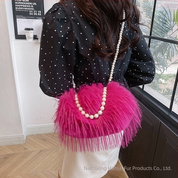 Plišana torbica s perlama i plavnim ukrasima, torba preko ramena (Materijal: pliš; Podstava: PU; Oblik torbe: horizontalni kvadrat; Brava: zaključavanje; Unutarnji prostor: džep za mobitel)