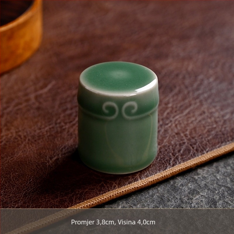 Keramički set poklopaca za čajnu ceremoniju: poklopci za čajnik i šalice, otisak logotipa, pakiranje u pladnju, prvoklasna kvaliteta.