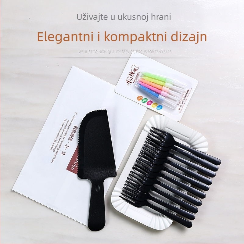 Kombinirani set tanjura za tortu za rođendan: jednokratni tanjuri i pribor, četiri u jednom (pravokutni oblik, marka Unique, moderan minimalistički stil)