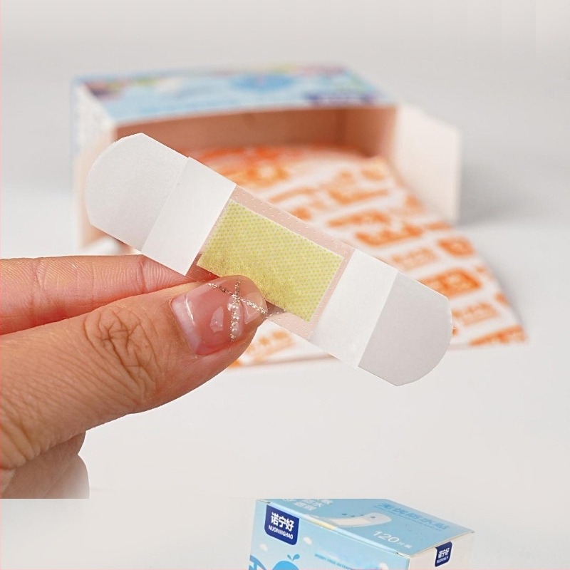 Vodootporni flaster – proziran, prozračan, visoka adhezija; materijal PE; debljina 0,05 mm; za kupanje i plivanje.