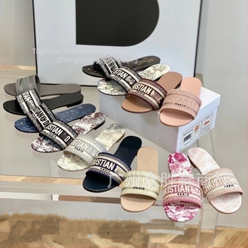 Ženske plosnate papuče s jedne linije šivanjem – gornji dio od ovčje kože, gumena potplata, slip-on, prozračne i lagane
