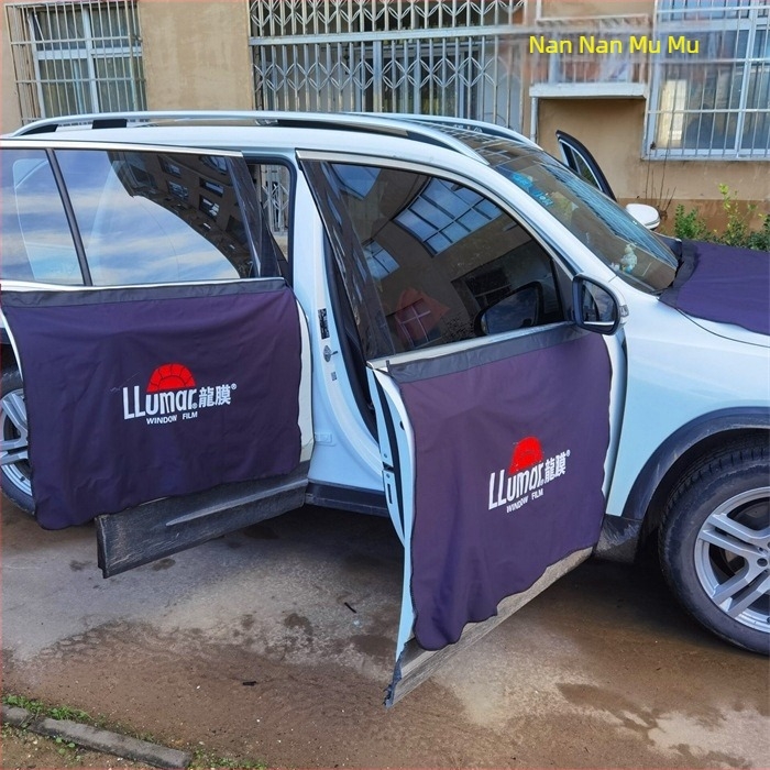 Zaštitni pokrov za ugradnju automobilske folije, baršunasto izdržljiva vodootporna kompozitna tkanina, prilagodljiva obrada, opći model, za zaštitu površine karoserije tijekom postavljanja folije