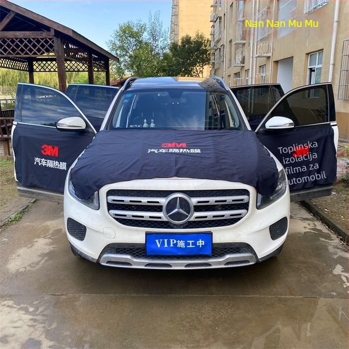 Zaštitni pokrov za ugradnju automobilske folije, baršunasto izdržljiva vodootporna kompozitna tkanina, prilagodljiva obrada, opći model, za zaštitu površine karoserije tijekom postavljanja folije