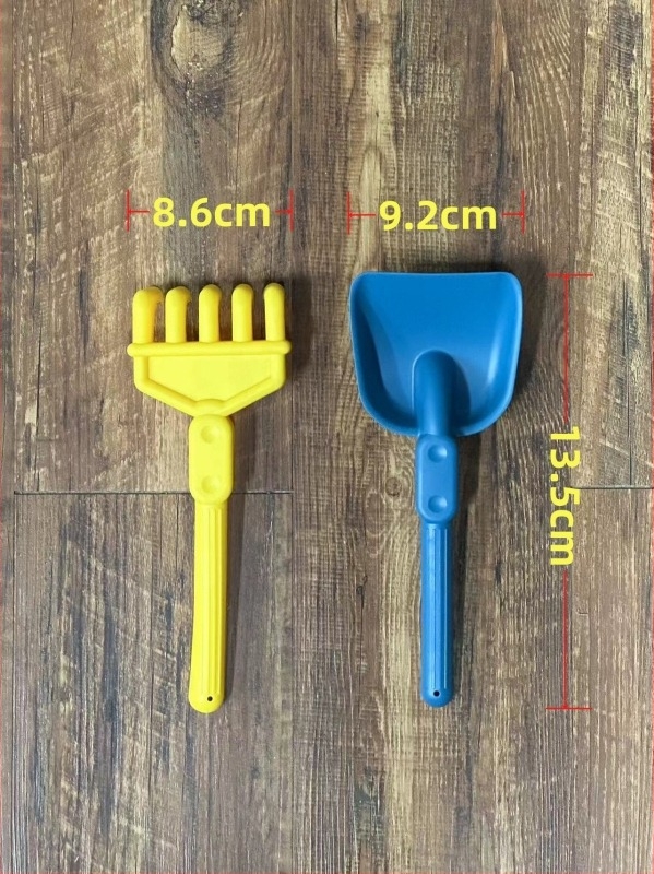 Set igračaka za plažu za djecu: ATV, kanta, pješčani sat, lopatica i alati za pijesak (Materijal: plastika; Pakiranje: mrežasta vrećica; Doba starosti: 15–35 godina; Kategorija: plažne igračake)