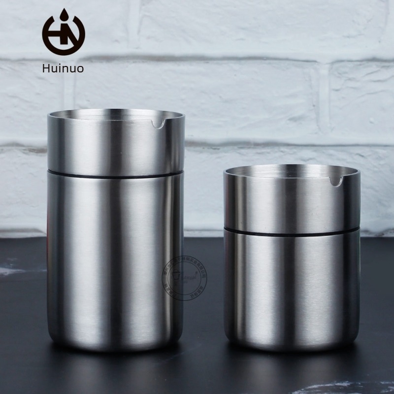 Auto pepelnik od nehrđajućeg čelika 304 s prilagodljivim logom — dekorativan, za zbirku i skladištenje; jednostavan stil.