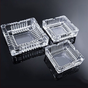 Lizun kvadratni stakleni pepeljak – kutija 48 komada