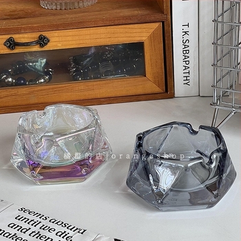 Pepelnjak od stakla s dijamantno-kutnim dizajnom – minimalistički stil, dekorativan i skladišni prostor, višekratna upotreba, tisk logotipa nije moguć