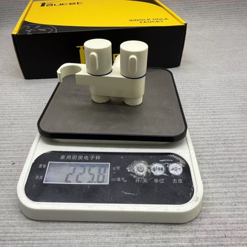 Set ventila za WC s ugrađenom instalacijom, s jednim ulazom i dva izlaza, mesing HM-1217, 1 MPa, Ø4 mm
