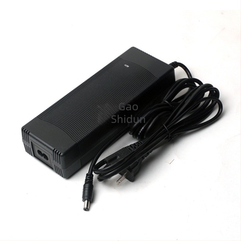 Goshton punjač litijevih baterija, 29.4V5A; ulaz AC100-240V; izlaz 29.4V5A; serija 29.4V; hlađenje ventilatorom