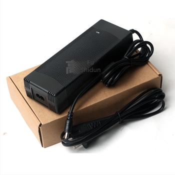 Goshton punjač litijevih baterija, 29.4V5A; ulaz AC100-240V; izlaz 29.4V5A; serija 29.4V; hlađenje ventilatorom