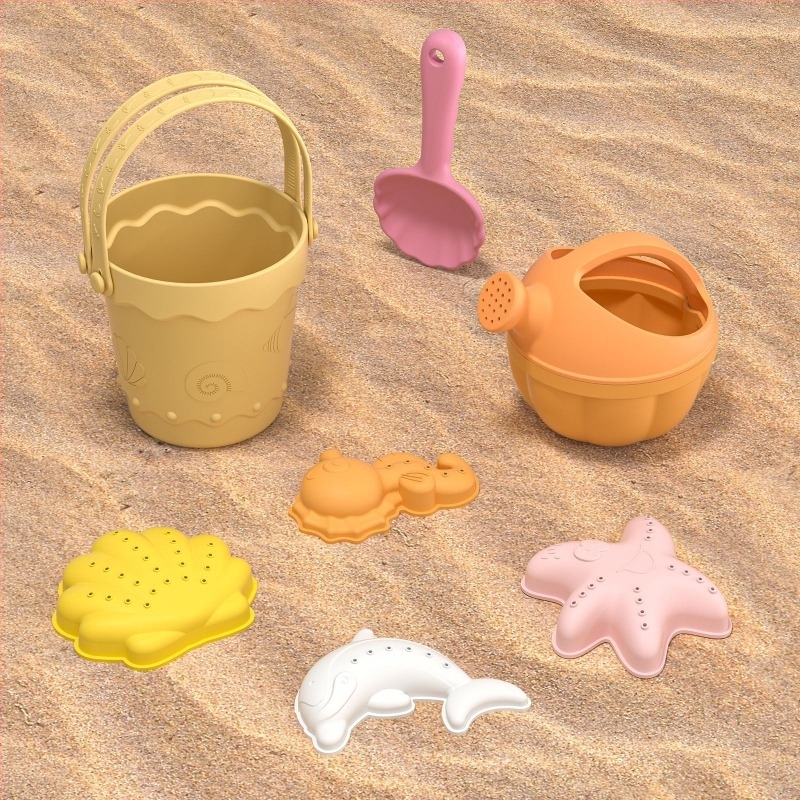 Silikonski set za plažu s lopaticom i kanticom – edukativan, kopanje pjeska i zalijevanje vodom, za djecu 4–6 godina.