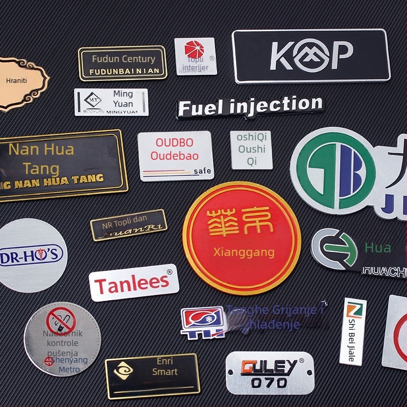 Prilagođena metalna tablica za strojeve — aluminijska pločica sa sitotiskom i otisknutim logom