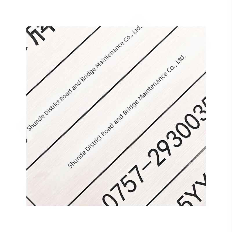 Metalne pločice za ured, prilagodljive od nehrđajućeg čelika, tisak Silk Screen/graviranje/brušenje/štancanje, univerzalna primjena