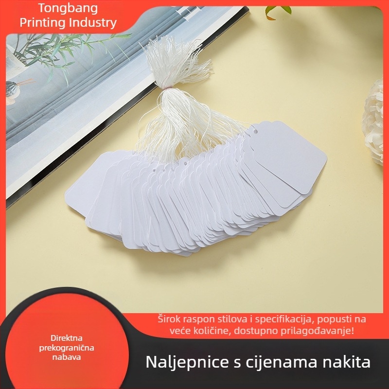 Ručna cijena etiketa za nakit — prsteni i naušnice, na kraft papiru s pamukovim koncem i užicom