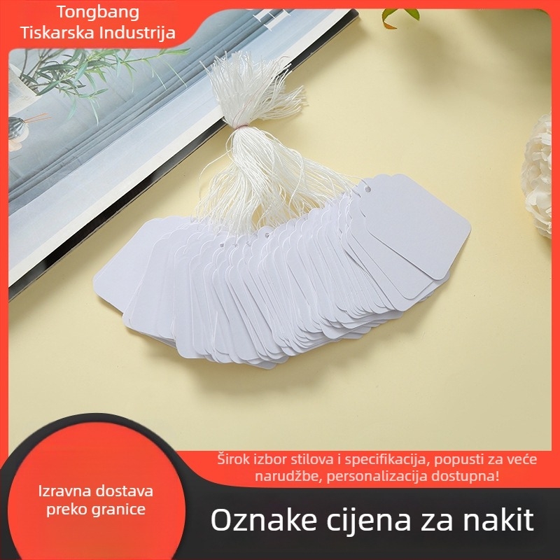 Ručna cijena etiketa za nakit — prsteni i naušnice, na kraft papiru s pamukovim koncem i užicom