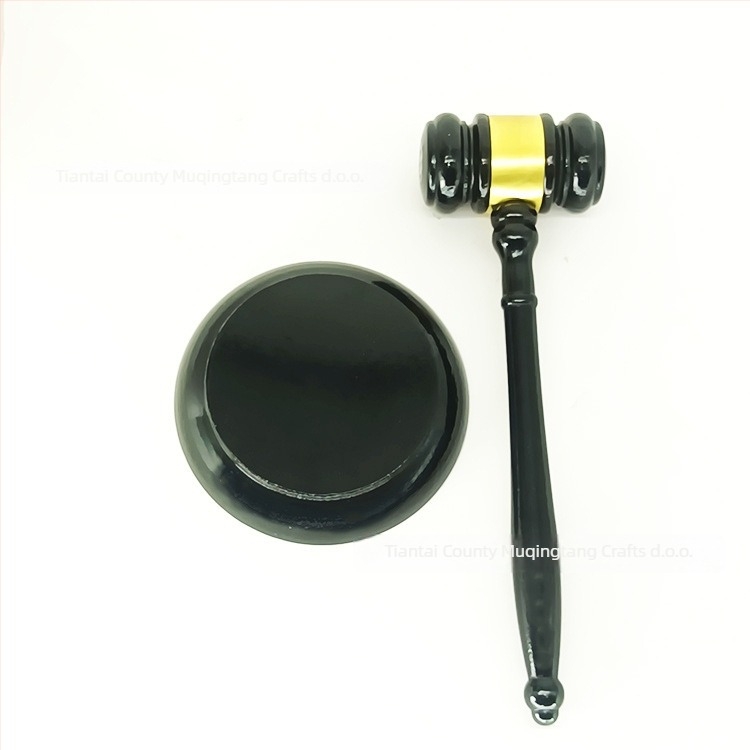 Sudski čekić od masivnog drveta - lotus drvo, moderni minimalistički ukras, težina 0,26 kg