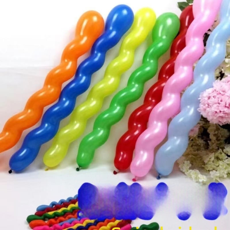Lateks balon s debelim spiralnim dizajnom, balon-zmaj i zavijene valovite oblike u stilu čarobnih traka