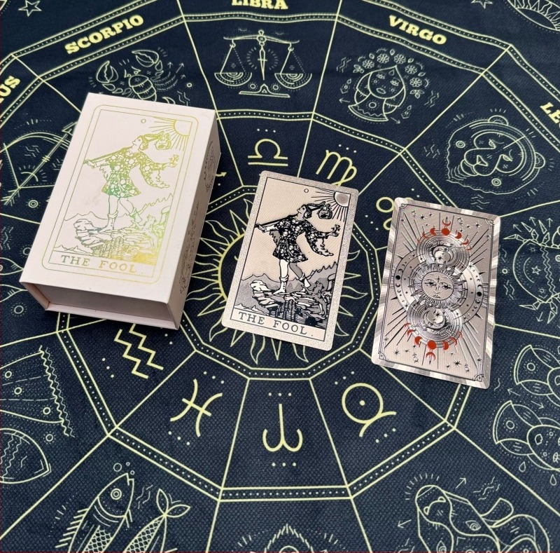 Tarot karte – plastične; marka Gold foil tarot cards; kartice za društvenu igru; pakiranje: šarena kutija