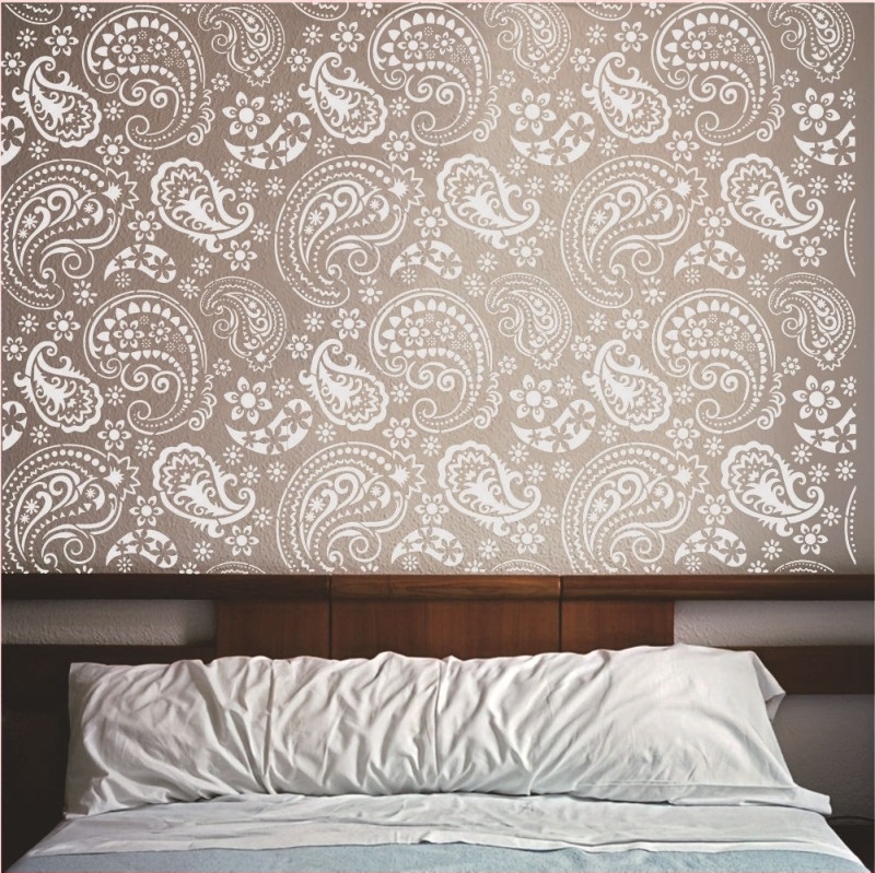 Velika šablona za zidnu sliku – mandala s izrezanim dizajnom i motivom lebdećeg bića, PET plastična šablona