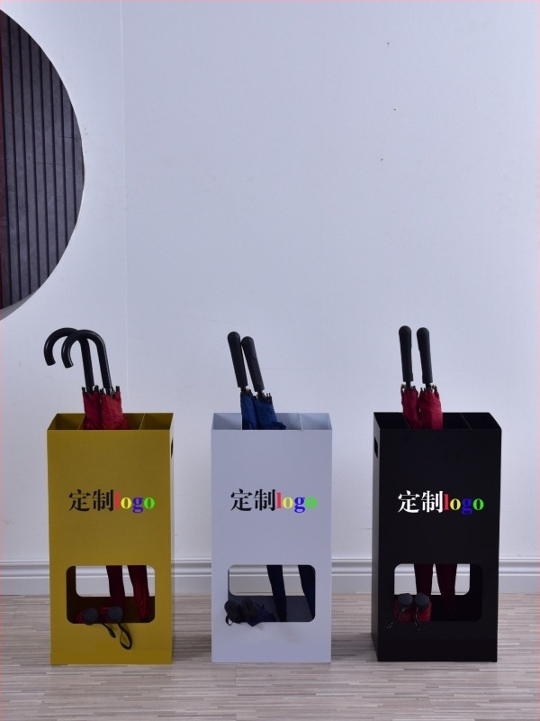 Stalak za kišobrane s metalnom konstrukcijom, aluminijski nosači i središnji štap, jednostavan moderan dizajn, težina 4 kg