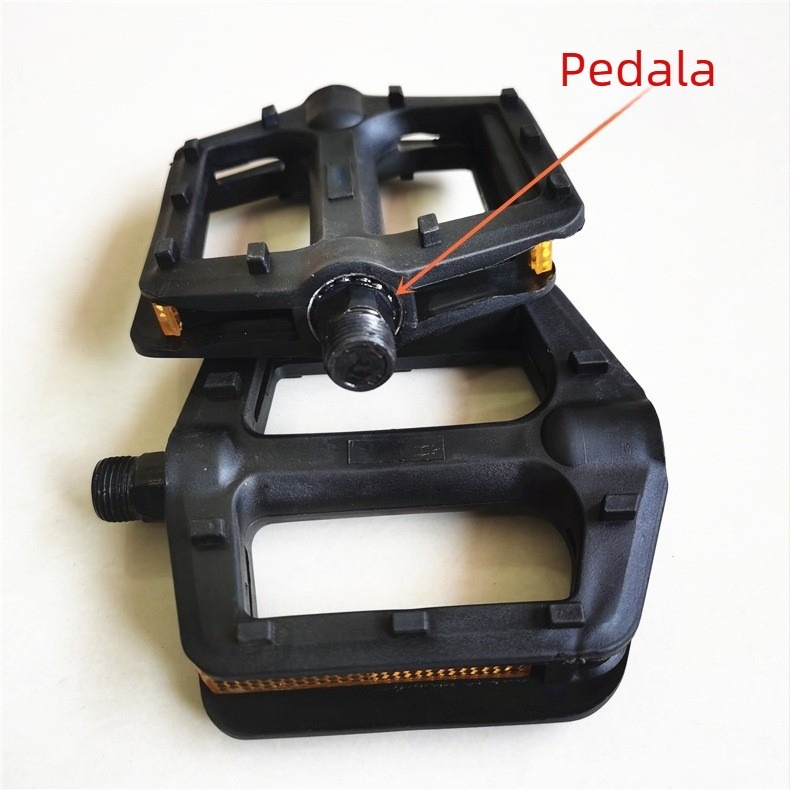 Plastični pedala za bicikl, univerzalni model, kompatibilan s planinskim i dječjim biciklima (Materijal: plastika; Model: Universal; Šifra artikla: Q-021)