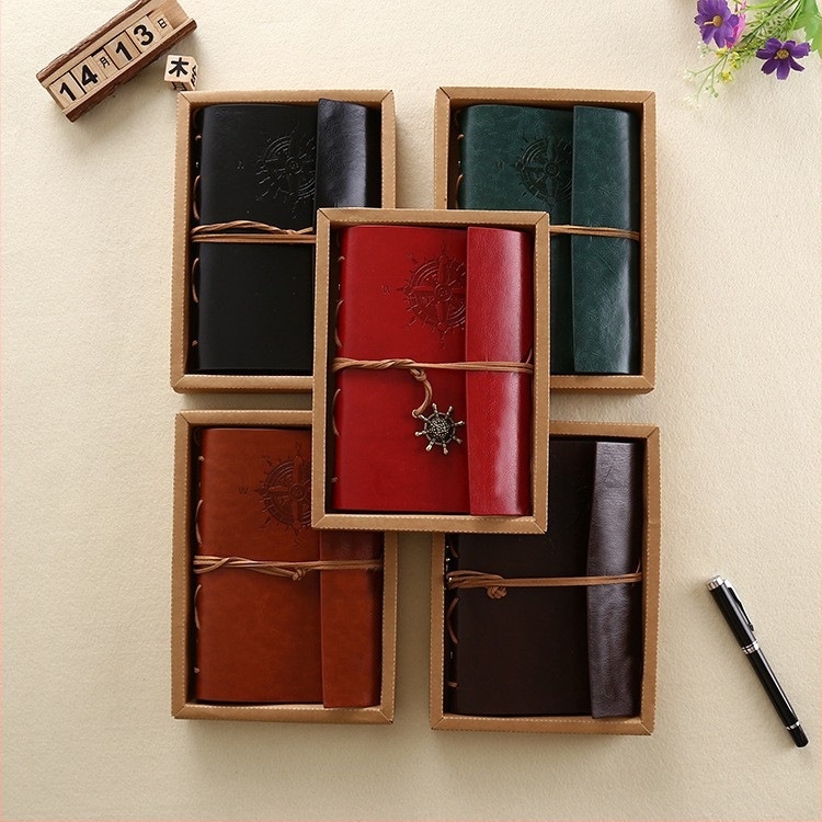 Bilježnica s nostalgičnim retro stilom, vezana listovima, korica od imitacije kože, kraft papir unutarnji sadržaj, 80 stranica, 100 g papira