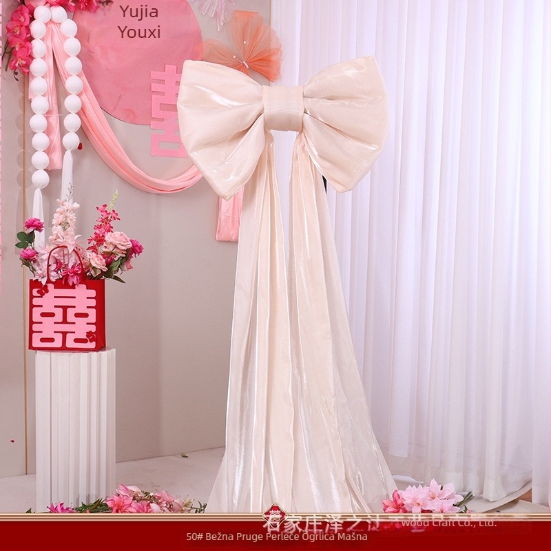 Ogromna mašna od flokiranog materijala, gotov proizvod za svadbenu dekoraciju