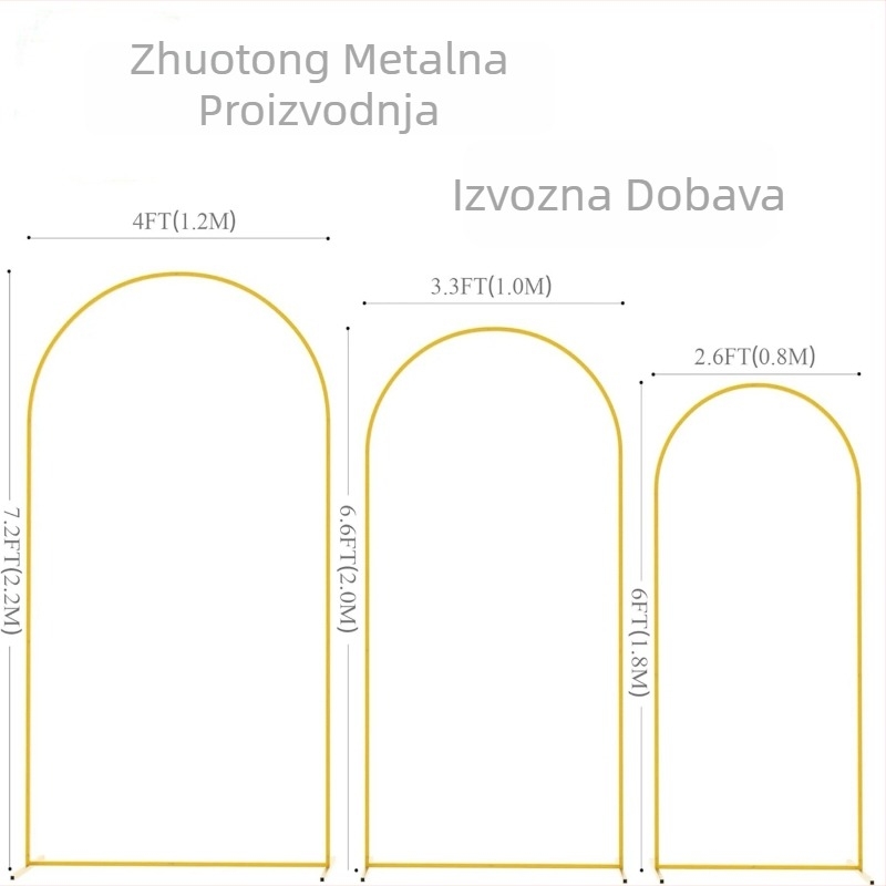 Željezni svadbeni luk kao pozadina za binu uz držač cvijeća