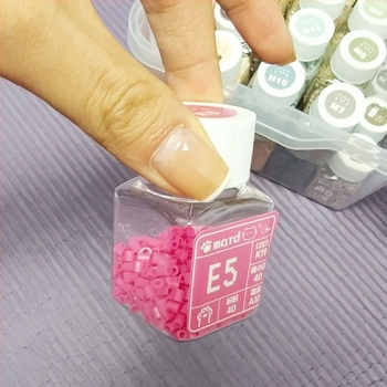 Boca za pohranu perlica, PET/PP, navojni čep, debljina zida 1 mm, prilagodba dostupna, moguć ispis logotipa