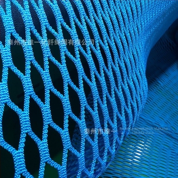 Vanjska obiteljska penjačka mreža s trampolinom — mreža 4 cm, debljina užeta 5 mm; funkcije: penjanje, zaštita, dekoracija; namijenjeno zabavnim parkovima, trgovačkim centrima, parkovima i vrtićima; Dimension One