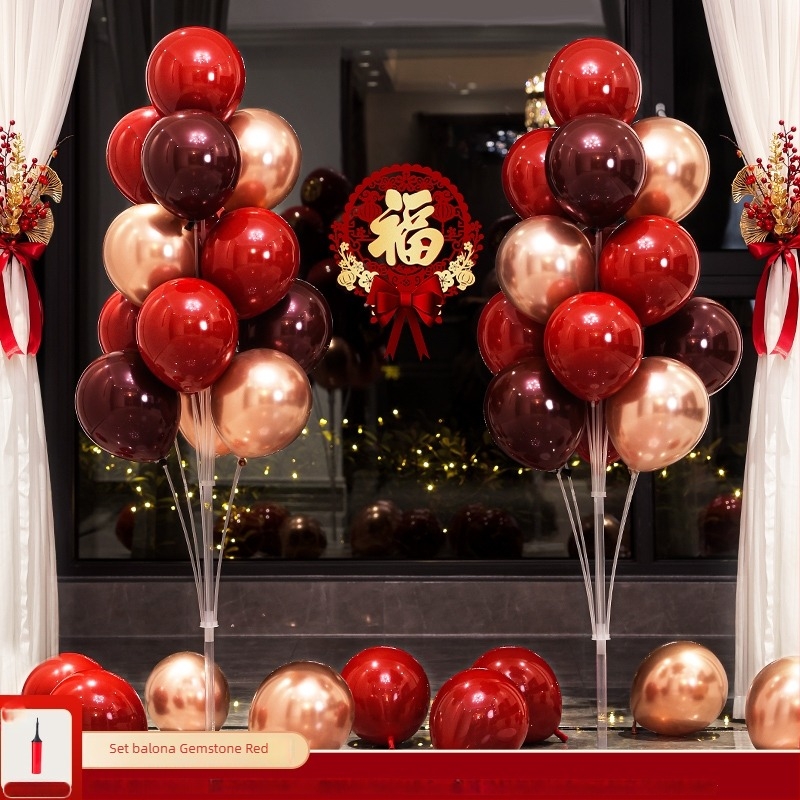 Balon dekoracije za novi dom, postavljanje scene za dnevni boravak i rekviziti za useljenje