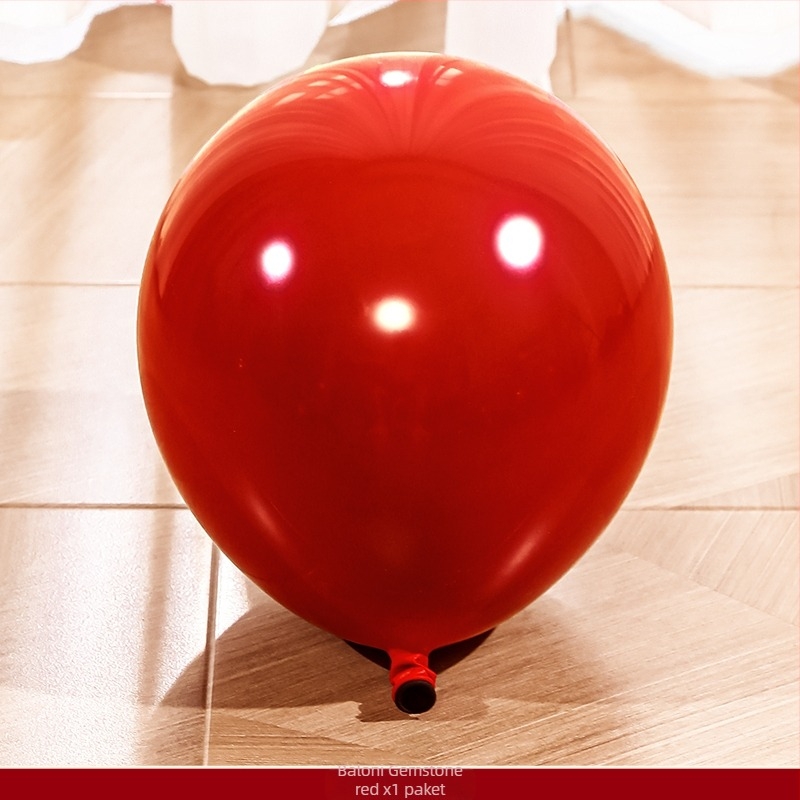Balon dekoracije za novi dom, postavljanje scene za dnevni boravak i rekviziti za useljenje