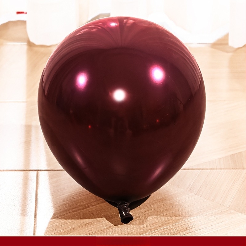 Balon dekoracije za novi dom, postavljanje scene za dnevni boravak i rekviziti za useljenje
