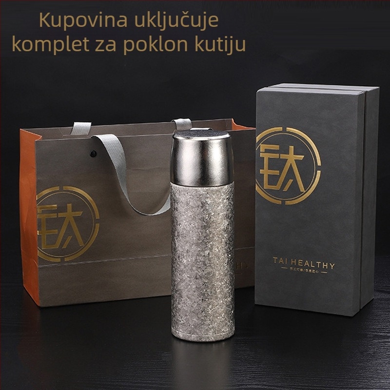 Titanski dvostruko stijenski vakuumski termos čaša s odjeljivanjem čaja i vode, mogućnost prilagodbe loga laserskim graviranjem ili 3D tiskom, unutarnji spremnik i vanjski dio od titana, izolacija 6–12 sati