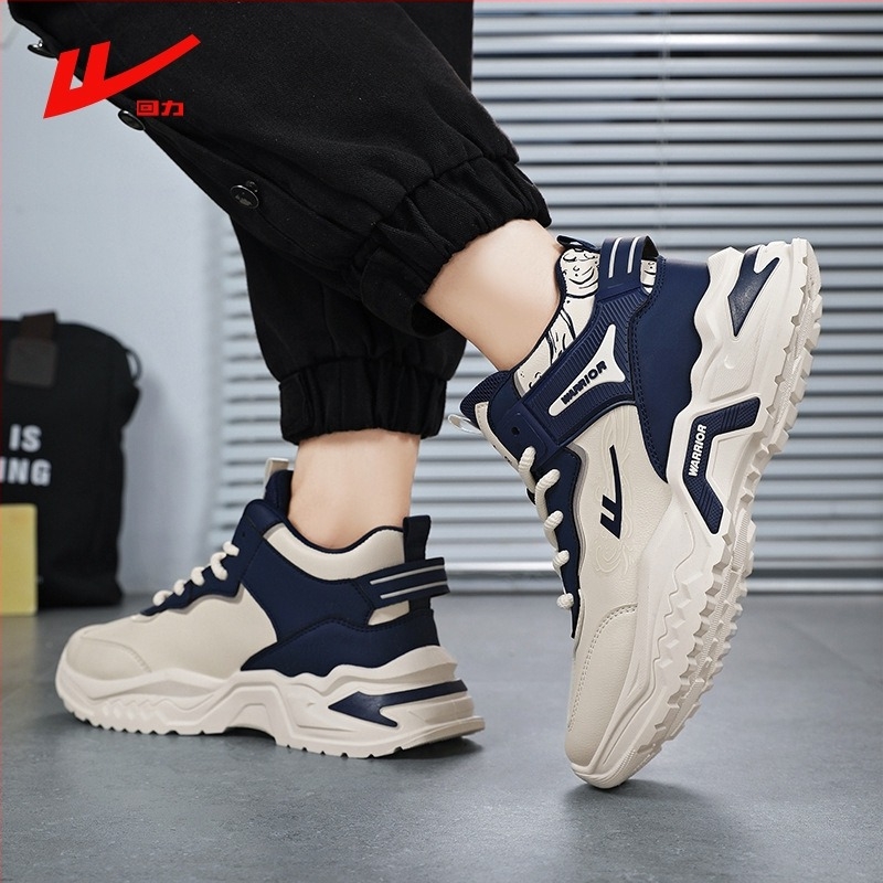 Muške košarkaške tenisice – stil dad shoes, vezanje, unutarnja podstava od tkanine s kožom, lansirano u jeseni 2024.